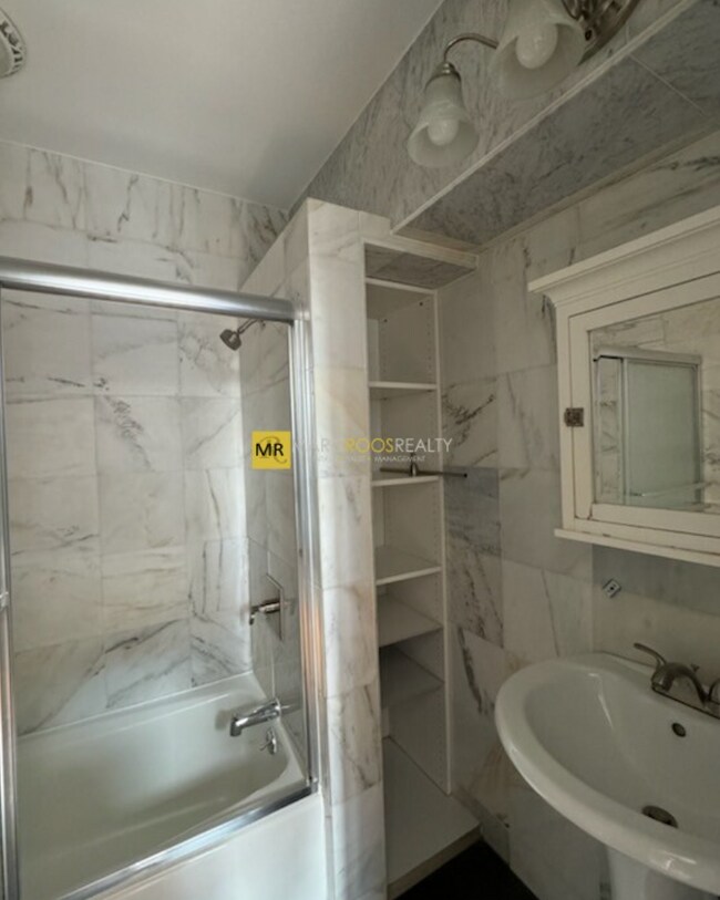 Building Photo - 256 Newbury St