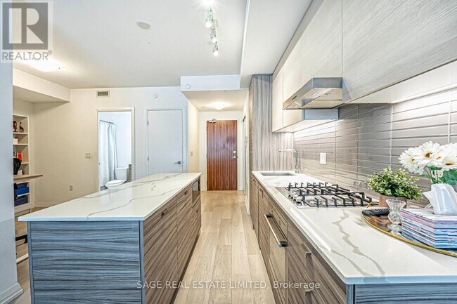 Building Photo - 835 St Clair Ave W
