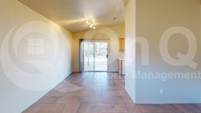 Foto del edificio - 2234 W Roundwood Pl