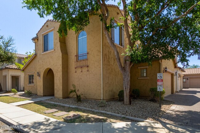 Foto del edificio - 8419 W Vernon Ave