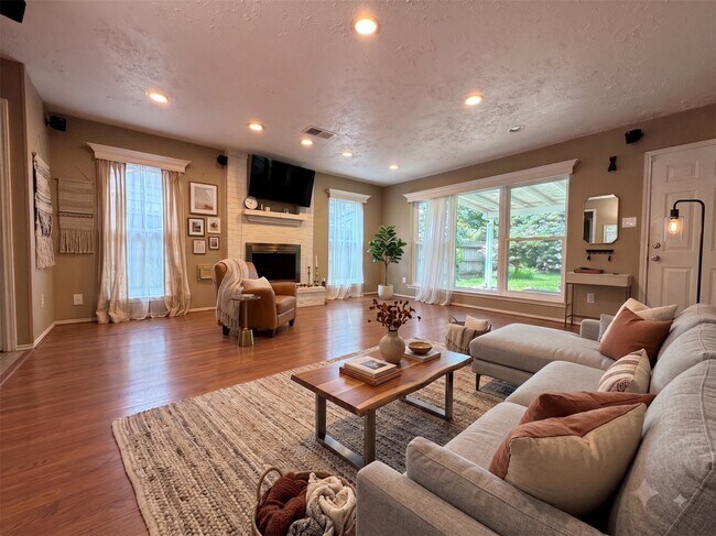 Building Photo - 3507 Santa Rosa Ln