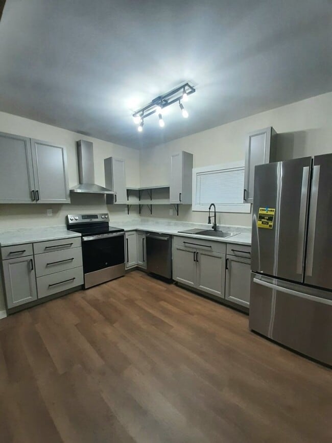 Building Photo - Renovated 3 Bedroom Bath Home for Rent!