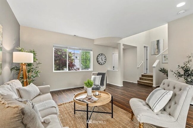 Building Photo - Keep Cool in this Air Conditioned Home in Gated Community!