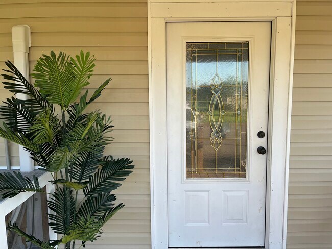 Puerta a A (Apartamento delantero) - 47370 Vena Dr