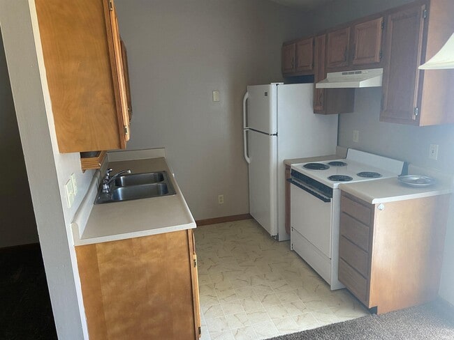 Building Photo - 2815 Plaza Ln