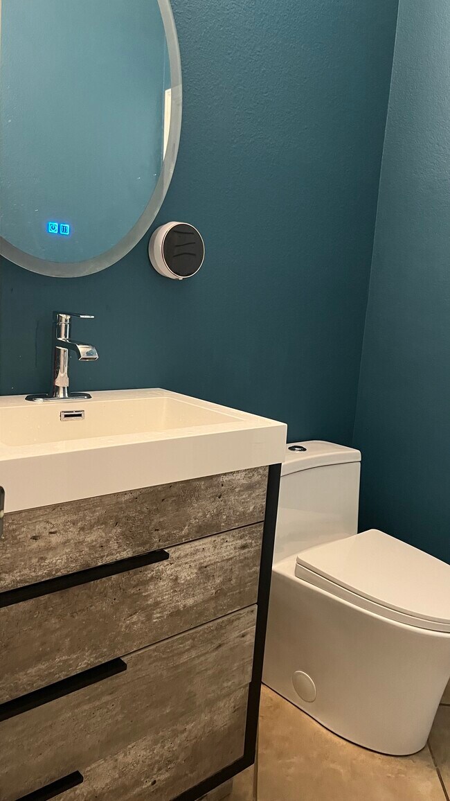 Building Photo - 1324 Hillcrest Dr