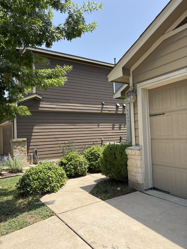 Building Photo - 9405 Sweetgum Dr