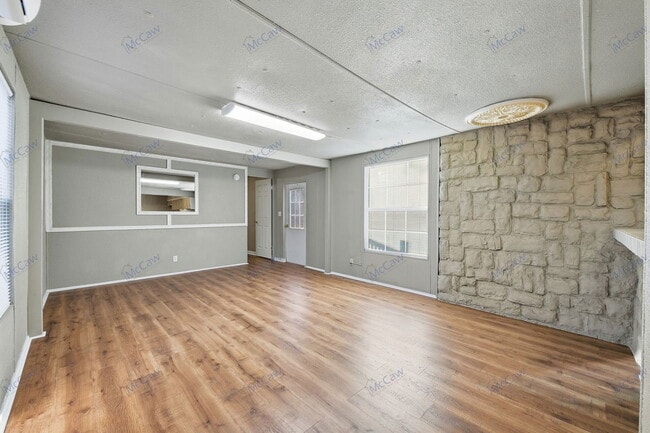 Foto del edificio - 1307 Oakridge Rd