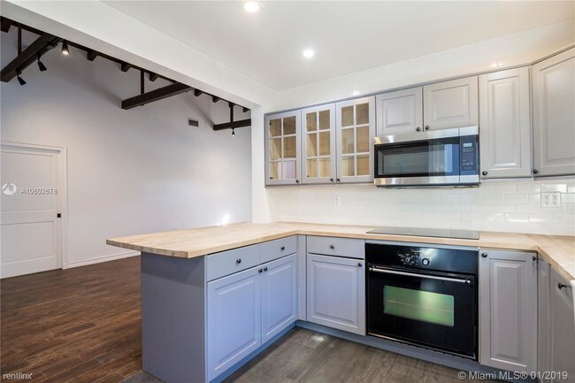 Building Photo - 3 br, 3 bath House - 105 NW 33rd St # B