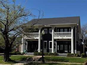 Building Photo - 1019 N Bishop Ave