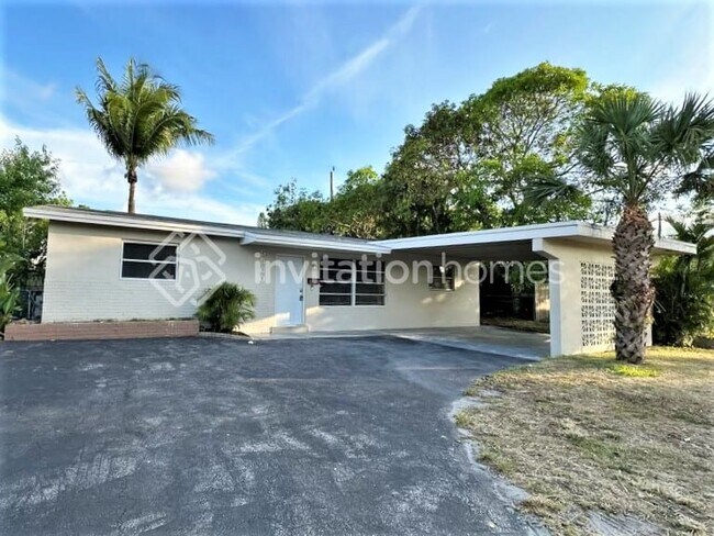 Building Photo - 5560 SW 7th Ct