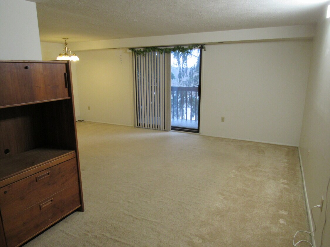 27614 Evergreen Run Unit 14, Imperial, PA 15126 Condo for Rent in