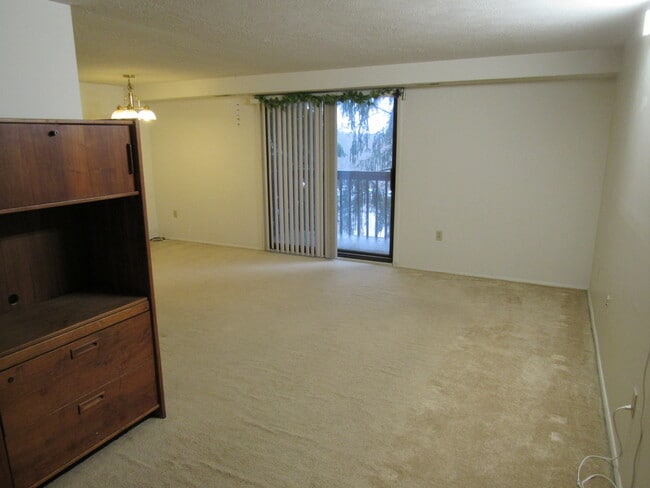 Building Photo - 27614 Evergreen Run