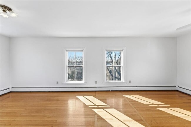 Building Photo - 686 Hope St