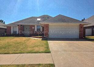 Building Photo - 1204 SW 128th St