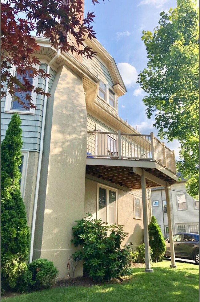 Foto del edificio - 108 Cole Ave