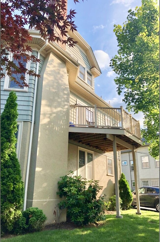 Building Photo - 108 Cole Ave
