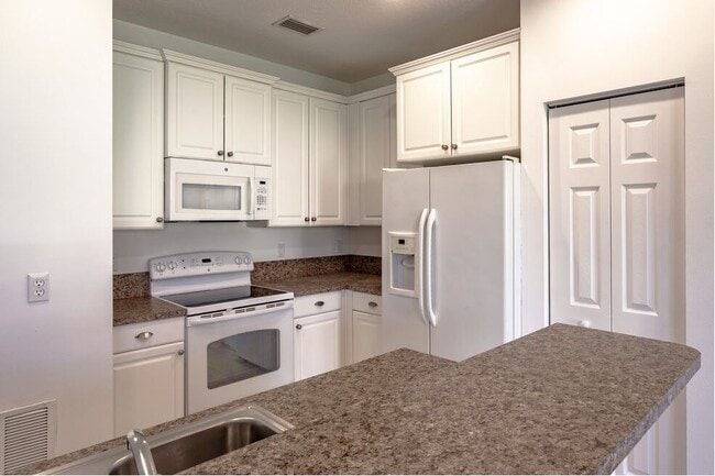Building Photo - The Enclave at St. Lucie West
