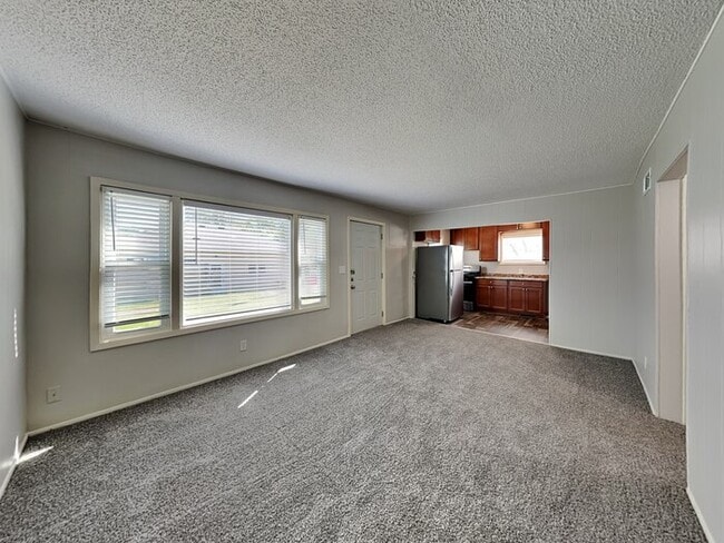 Foto del edificio - 3300 Welcome Ave N