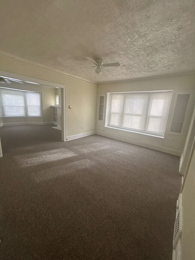 Foto del edificio - 3374 E 128th St