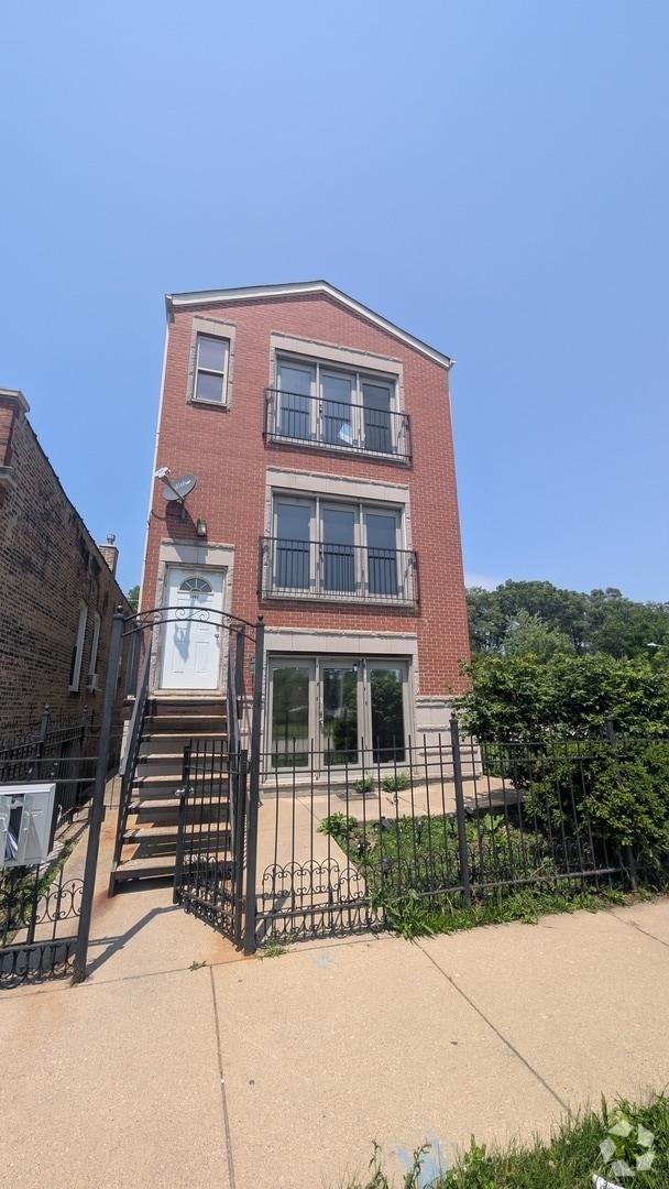 Building Photo - 2902 W Fillmore St