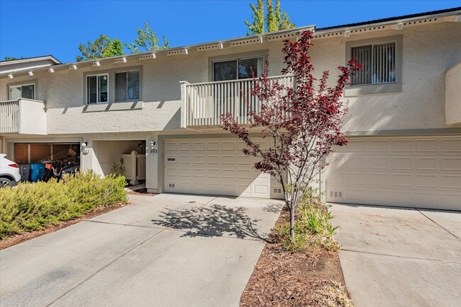 Building Photo - Cupertino 2 Bed, 2 Bath Townhouse with Att...