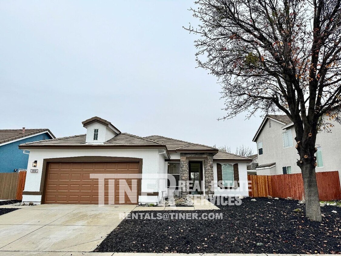 Primary Photo - Stunningly Remodeld Home in Exceptional Ne...
