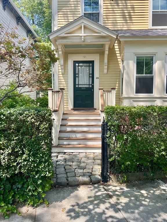 Primary Photo - 325 Western Ave