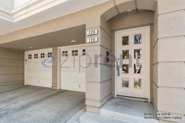 Building Photo - 425 Navaro Way