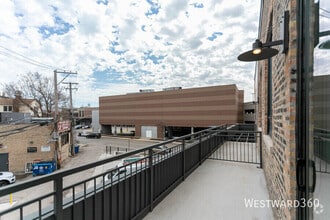 Building Photo - 1470 W Webster Ave