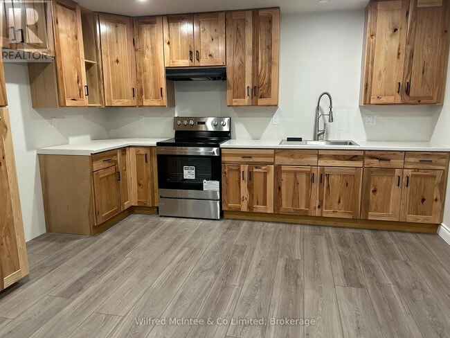 Photo du bâtiment - 380-380 1st Ave N