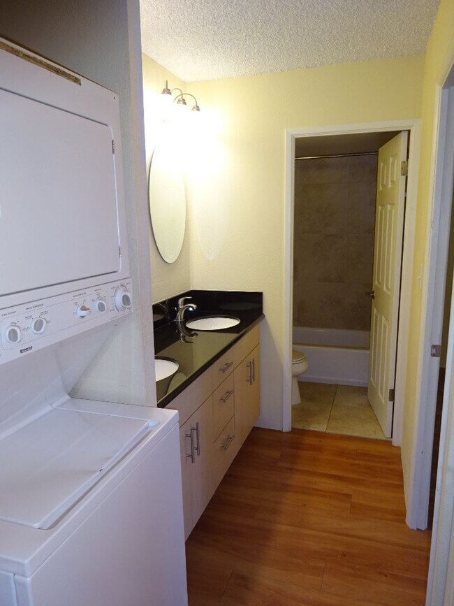 Building Photo - Pearl One building. Centrally located, water, sewer included!!