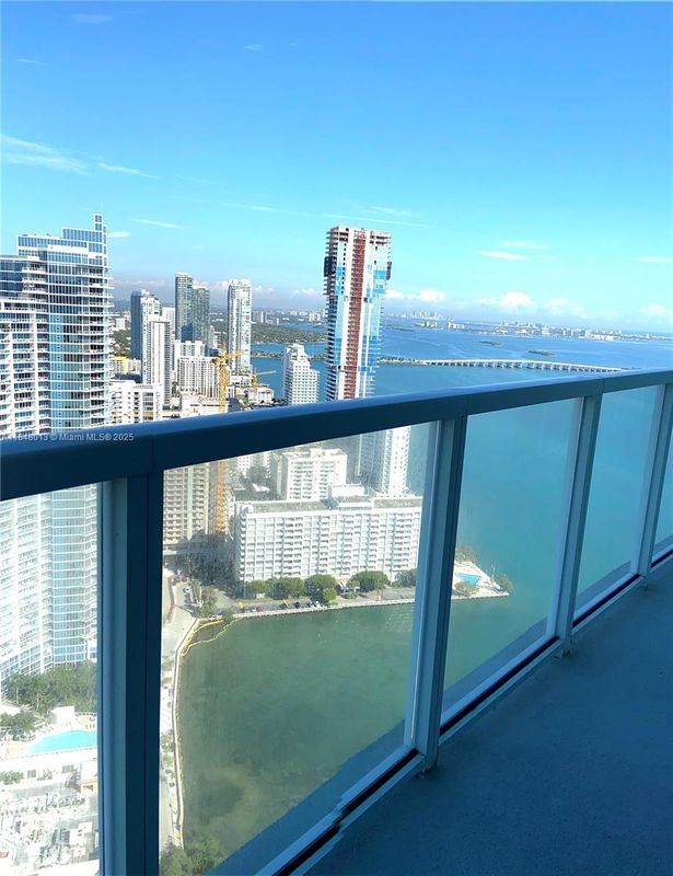 Foto principal - 1900 N Bayshore Dr