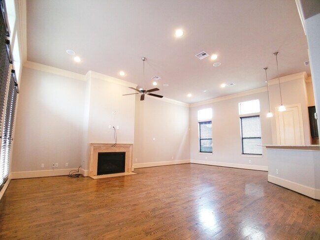 Building Photo - 2311 Arabelle St