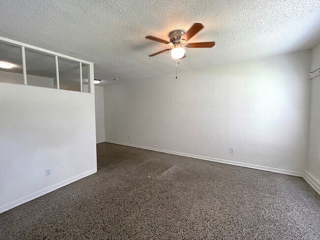Foto del edificio - 218 N Lakeland Ave