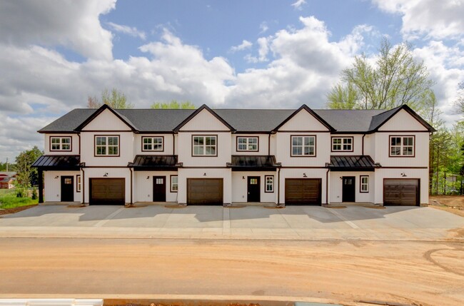Building Photo - 166 Sango Dr