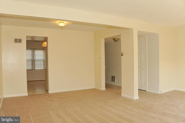 Foto del edificio - 6533 Yadkin Ct