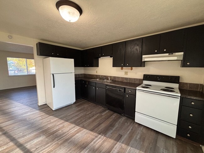 Building Photo - 4035-4037 Amber Ln