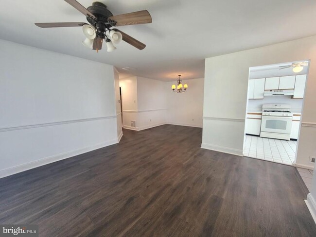 Foto del edificio - 1203 Hawthorne Ct
