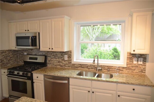 Building Photo - 11860 Carriage Park Ln