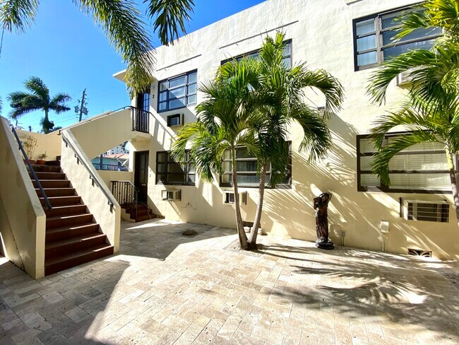 Foto del edificio - 233 Royal Poinciana Way