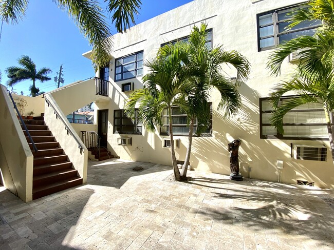 Building Photo - 233 Royal Poinciana Way