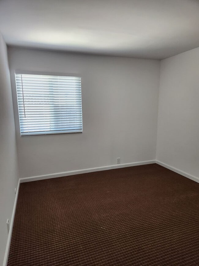Building Photo - Tierrasanta 3 bed 2 ba Townhouse with Canyon View
