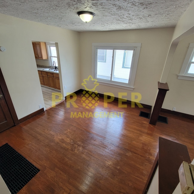 Building Photo - 2 bedrooms 1 bathroom house