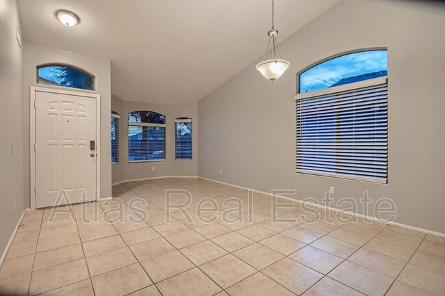 Building Photo - 486 W Dana Dr