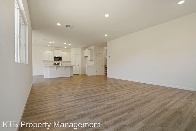 Building Photo - 4 br, 3 bath House - 917 Cosmic Court