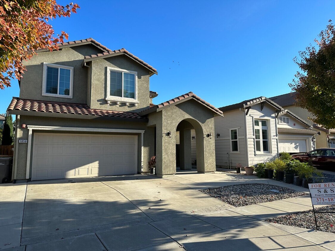 Foto principal - 1858 Sierra Road - Gateway 95691