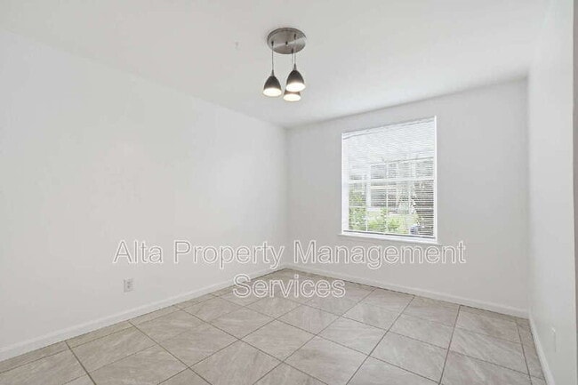 Foto del edificio - 4329 Plaza Gate Ln S