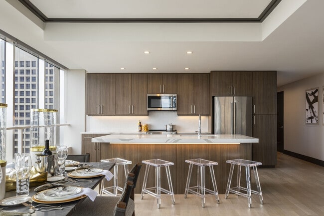 Building Photo - National