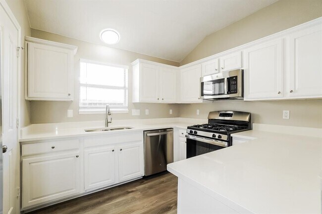 Building Photo - 22906 Sugar Bear Dr